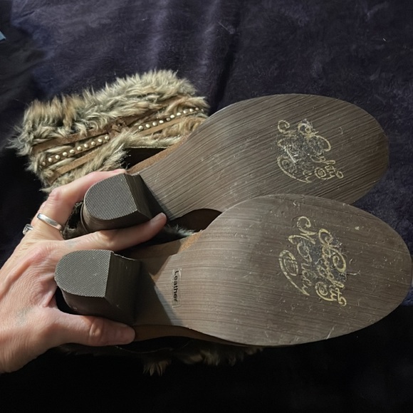 Naughty Monkey fur boots. Size 8.5 - Picture 4 of 6